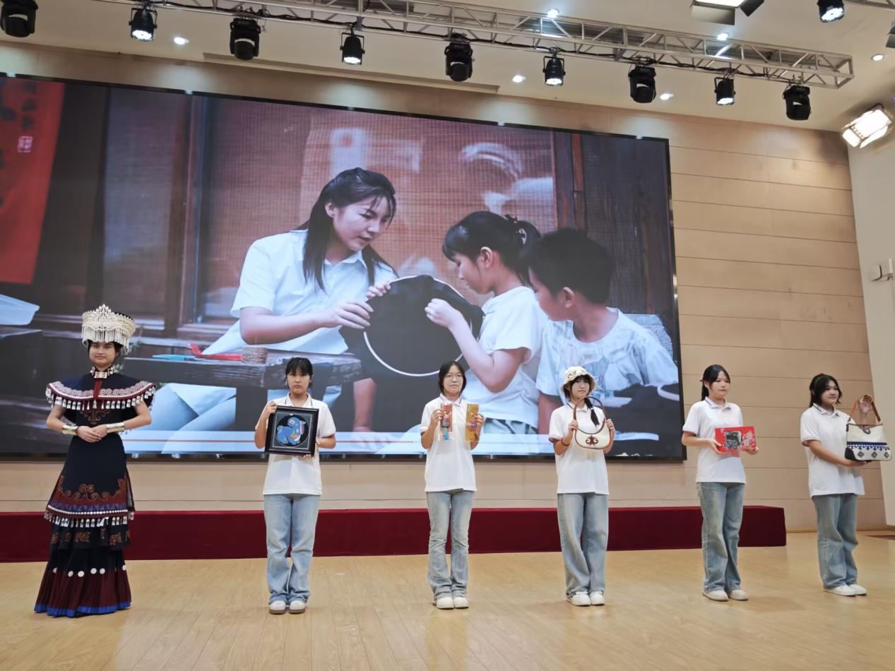 919EC9460B6B6CB203B370B74B763737